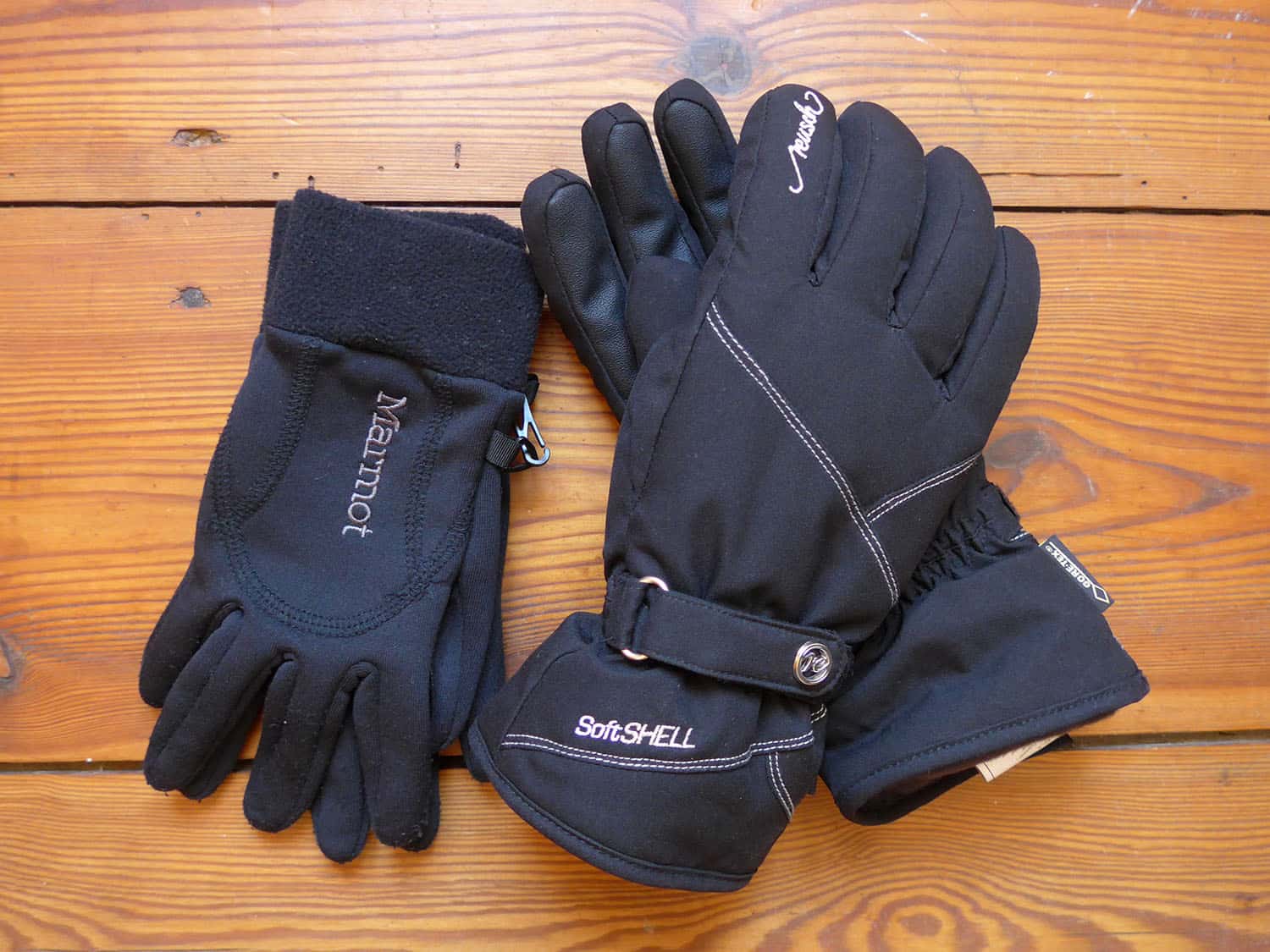 winter-hiking-outfit-gloves